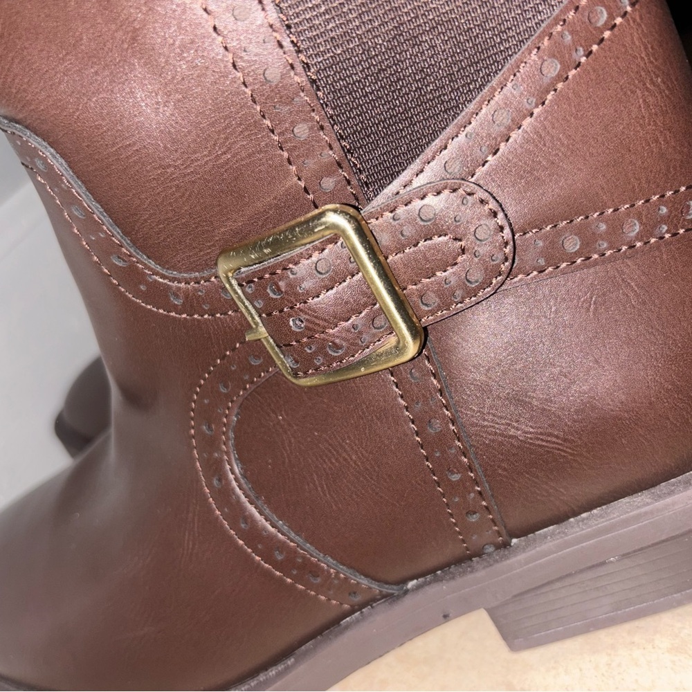 NWT St. Johns Bay Toysen Chocolate Knee High Boots Buckle Memory Foam - Picture 8 of 12